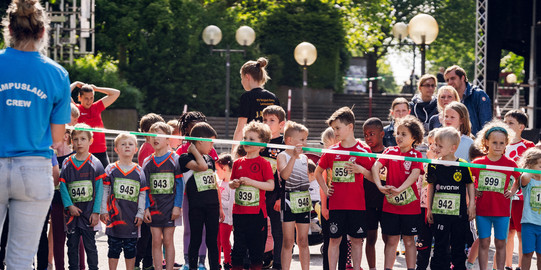 Kinder kurz vor dem Start des Kids-Run