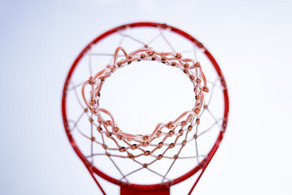 Basketballkorb von unten