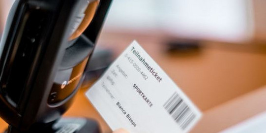 Sportkarte vor dem Scanner