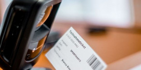 Sportkarte vor dem Scanner