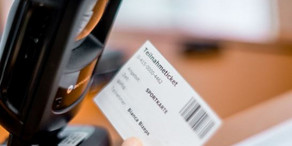 Sportkarte vor dem Scanner