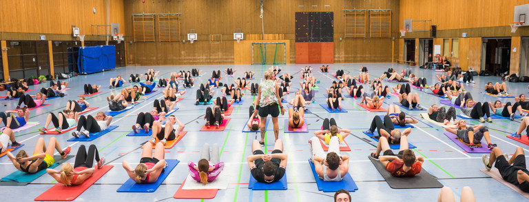 Sportkurs in Turnhalle